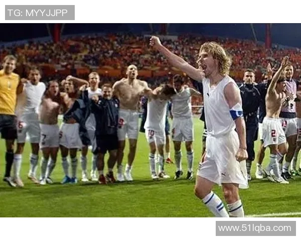 秦姓外籍足球明星的传奇故事与辉煌成就探秘