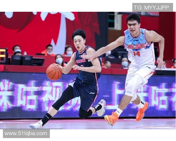 重庆足球队快攻战术解析与实战应用深度研究 重庆足球队快攻战术解析与实战应用深度研究